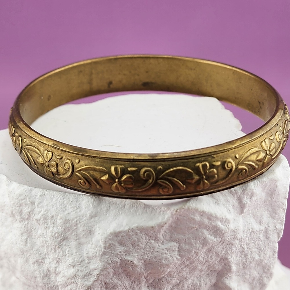 Vintage Gold Tone Raised Floral Vine Scroll Bangle Bracelet Boho Statement